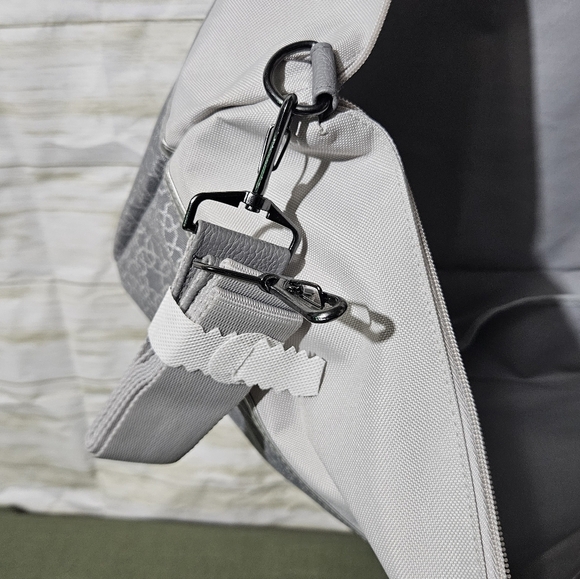 Stylish Gray Tote Bag With Strap & Handles - Picture 8 of 9